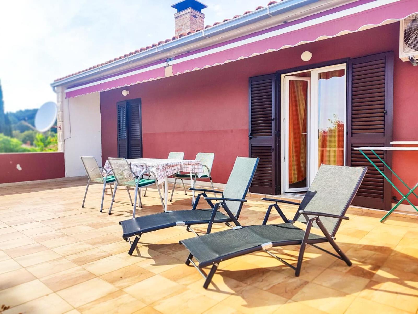 Apartman Damir Sumartin Exterior photo